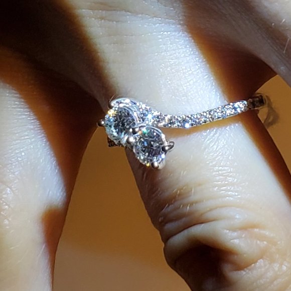 Brand new beautiful diamond 14K white gold ring - Picture 6 of 7